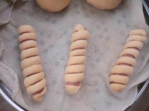 放入蒸锅里醒30分钟左右。
