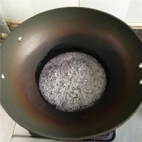 熬至粘稠冒大而密的泡