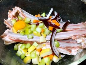 放入一个鸡蛋。