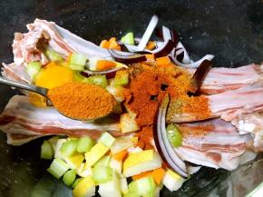 放入30g的新奥尔良烧烤料。