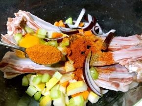 放入30g的新奥尔良烧烤料。