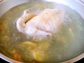 先大火炖开，然后文火炖1个小时即可。