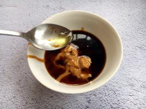 放入少许的香油。