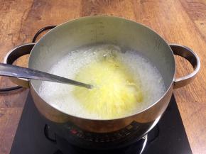 大火煮开，小火煮约20分钟左右。