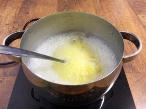 大火煮开，小火煮约20分钟左右。