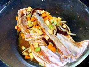 把所有的调味料抓匀。