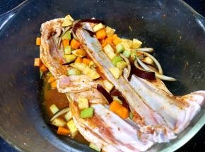 把所有的调味料抓匀。