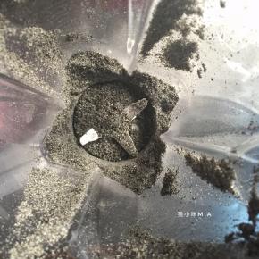 放入料理机，一起打成均匀的粉状