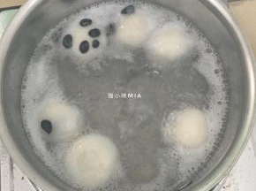 做好的汤圆可以直接煮，也可以放入冷冻。