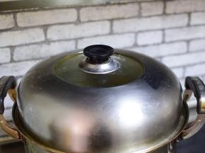 大火烧开，蒸15分钟即可，关火后再焖2分钟再打开锅盖