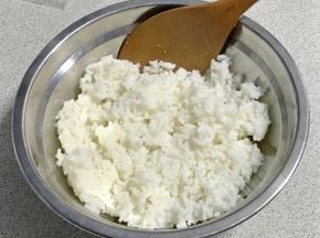 米饭打散。