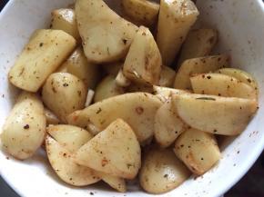 搅拌均匀，静置半小时以上，使其更加入味