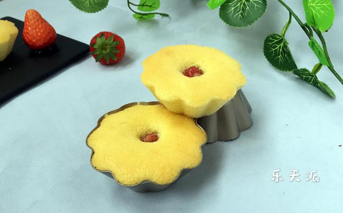 草莓夹心海绵蛋糕