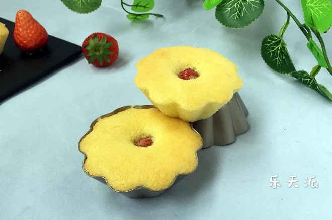 草莓夹心海绵蛋糕