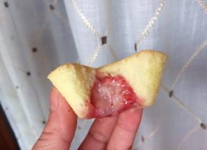 酸甜的夹心草莓配蛋糕，好吃