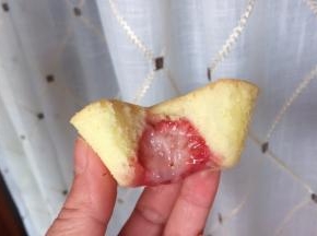 酸甜的夹心草莓配蛋糕，好吃