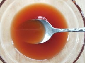 混合均匀，备用。根据个人口味品尝一下，喜甜者减一勺白米醋。喜酸的友友们则多加一勺白米醋。