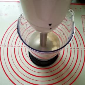 用料理棒打成浆。