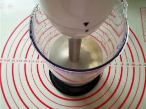 用料理棒打成浆。