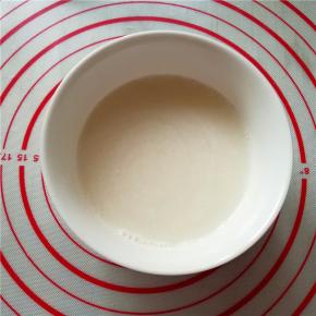 搅拌均匀无结块状。