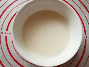 搅拌均匀无结块状。
