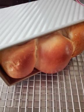 到时取出，倒出面包，彻底放凉即可