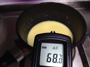 加热融化煮至70度左右