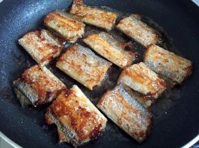 一面煎至金黄后，翻面继续煎至两面金黄即可