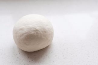 将所有材料揉成团，无粉无水即可，不要求出膜