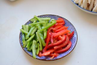 青红椒切丝