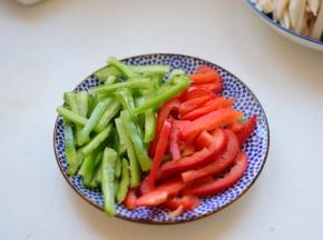青红椒切丝