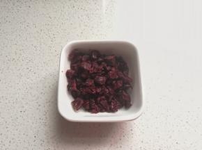 蔓越莓干先切碎备用