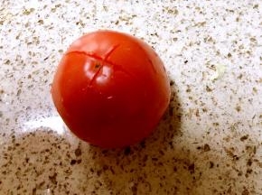 西红柿顶部切十字