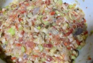 搅拌均匀，最好状态顺滑，肉糜起筋