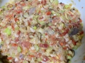 搅拌均匀，最好状态顺滑，肉糜起筋