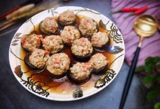 蒸制时间到后，端上桌即可享用，不用添加过多的调味料，和繁琐的烹饪步骤，以原汁原味的鲜美俘获你的胃！