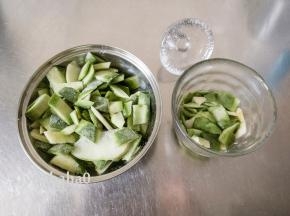 萝卜皮的分量比较少的话，可以用一夜渍的小罐子，非常方便