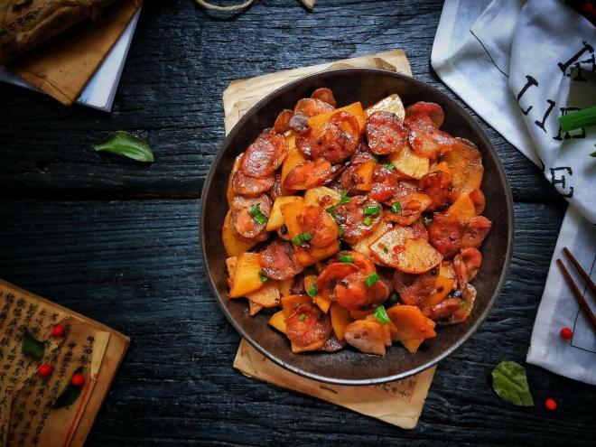 酱香土豆炒腊肠
