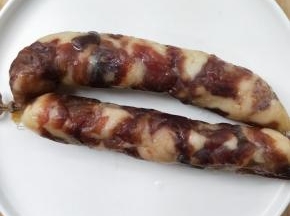 妈妈灌制的腊肠，取两根。