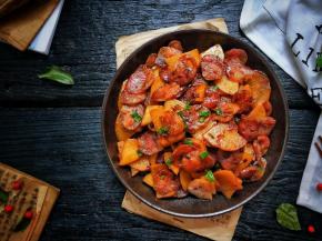 翻炒均匀，盛盘。准备两大碗米饭吧！