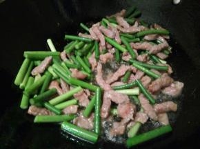 加蒜薹翻炒