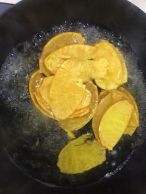 冷水下锅，煮五分钟捞出