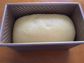 发酵至8分满，我这只发了7分，因为我的时间不够了，盖上盖子放入预热好的烤箱160度30分钟