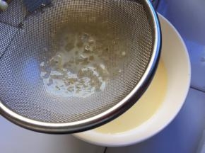 蛋挞液冷却后过筛