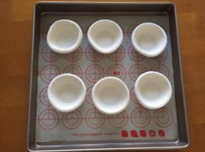 提前将蛋挞皮拿出，解冻半小时
