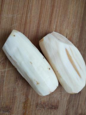 莲藕去皮清洗干净