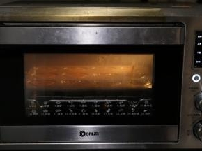 烤箱180预热3分钟后，放入烘烤23分钟即可。