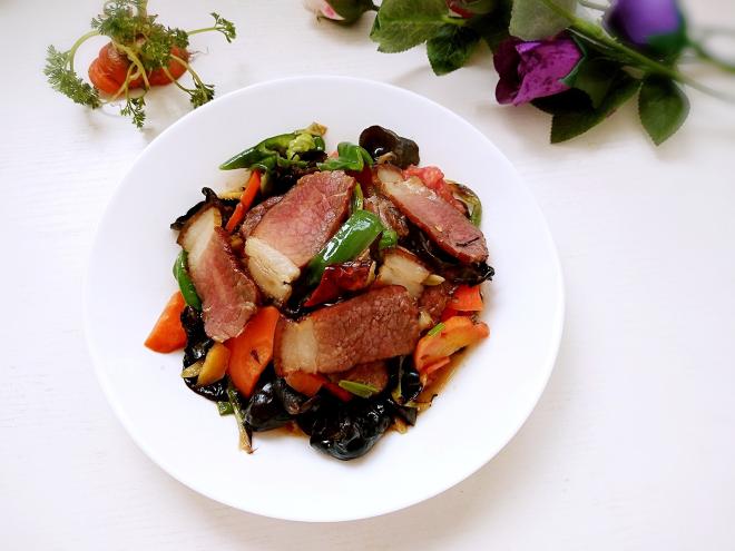 青椒木耳炒腊肉