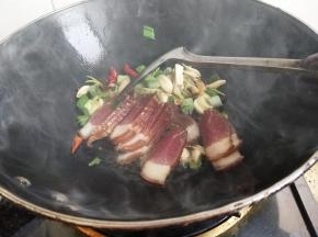 加入腊肉