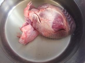 凉水下锅焯去血沫